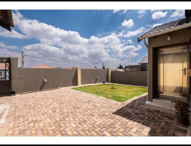 3 BEDROOM PROPERTY TO RENT IN FLEURHOF